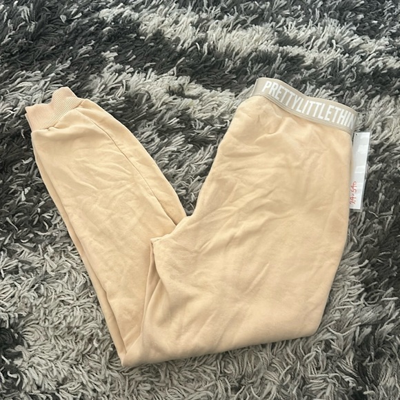 Cream Prettylittlething Joggers - Picture 1 of 4